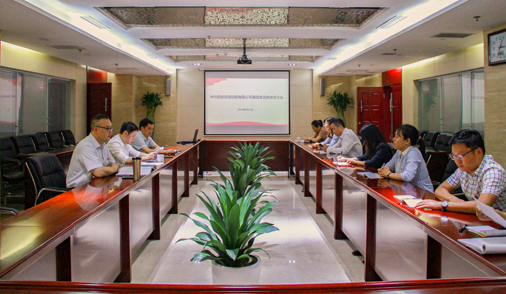 杜巖岫同志參加支部活動，為黨員講授黨課