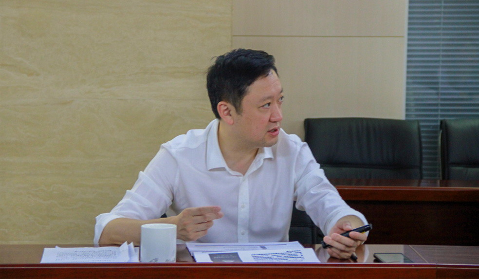 杜巖岫同志參加支部活動，為黨員講授黨課