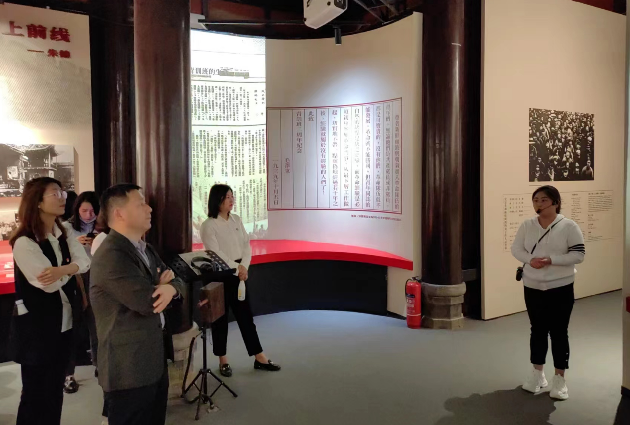 “重溫紅色歲月，弘揚革命精神” ——人力資源中心支部暨投資管理部黨支部主題聯(lián)合黨日活動